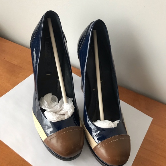 Shoes - Picture 3 of 8